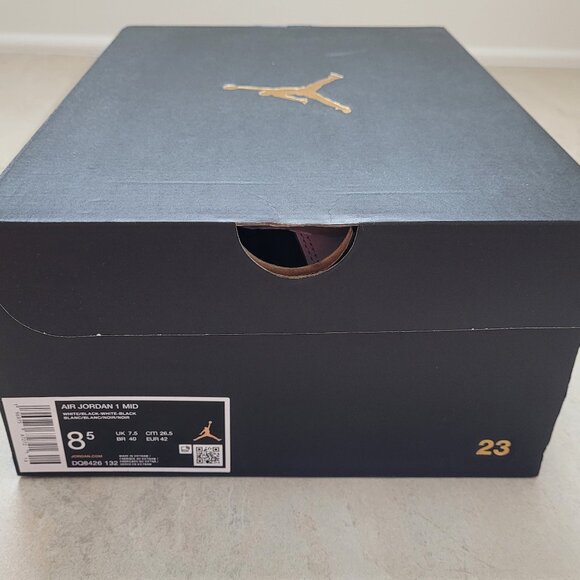 Air Jordan 1 Mid NEW White/Black Mens Sneakers Size 8.5 - Picture 8 of 8